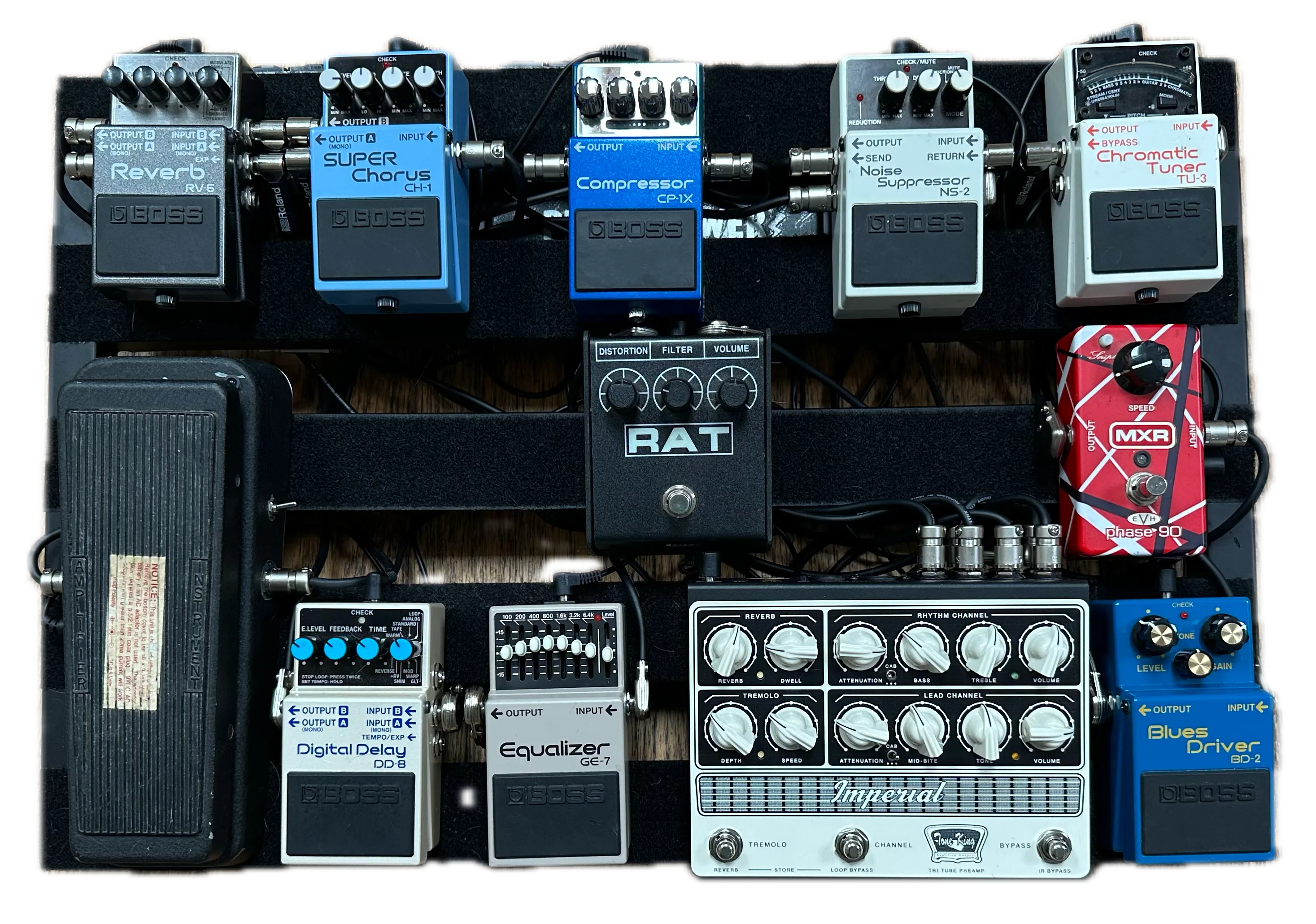 Large guitar pedalboard with multiple stompboxes